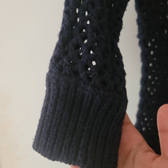 Hollister knit top/coverups - Picture 3 of 6